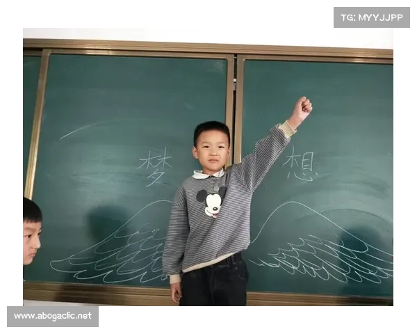 《于梓贝全新单曲纸飞机启航梦想之旅回忆与未来交织的音符》 《于梓贝全新单曲纸飞机启航梦想之旅回忆与未来交织的音符》